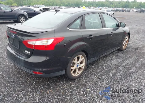 2014 Ford Focus Titanium из США, поврежденный, VIN 1FADP3J27EL226630